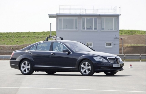 Mercedes-Benz autopilot 1