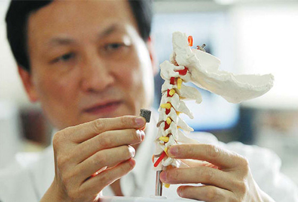 3D tlačený implantát krčného stavca