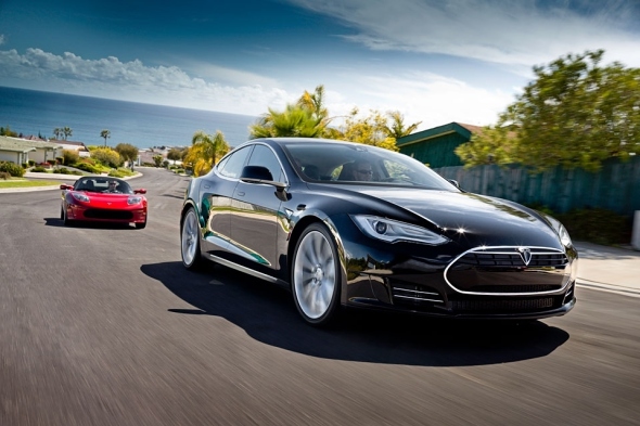 Tesla Model S a Roadster