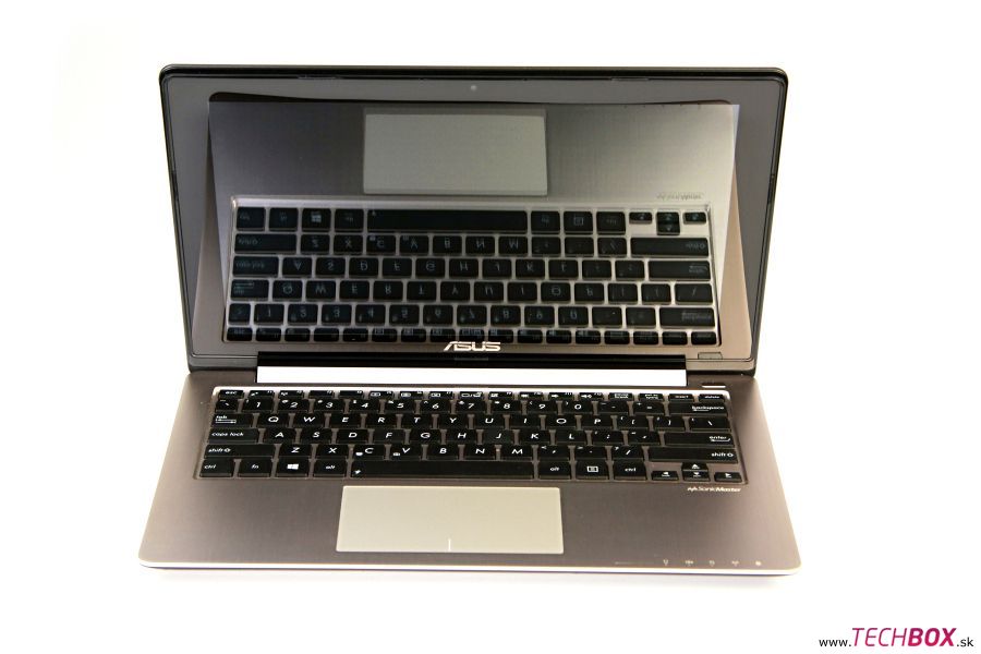 ASUS VivoBook X202E