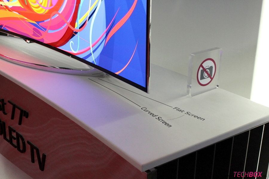 LG 4K Flexible OLED TV