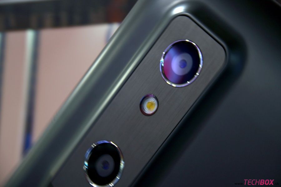 LG Optimus 3D