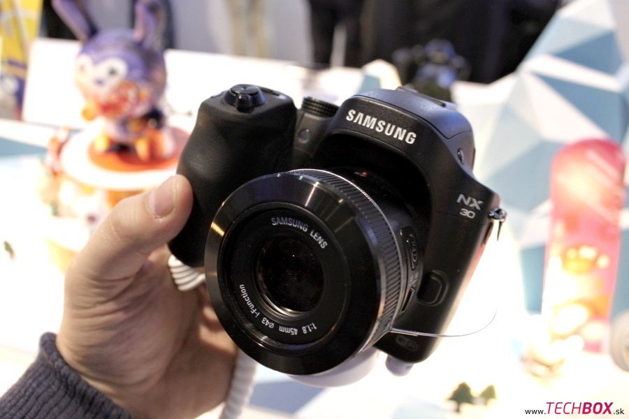 Samsung NX30