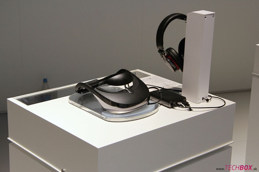 Sony HMZ-T3 