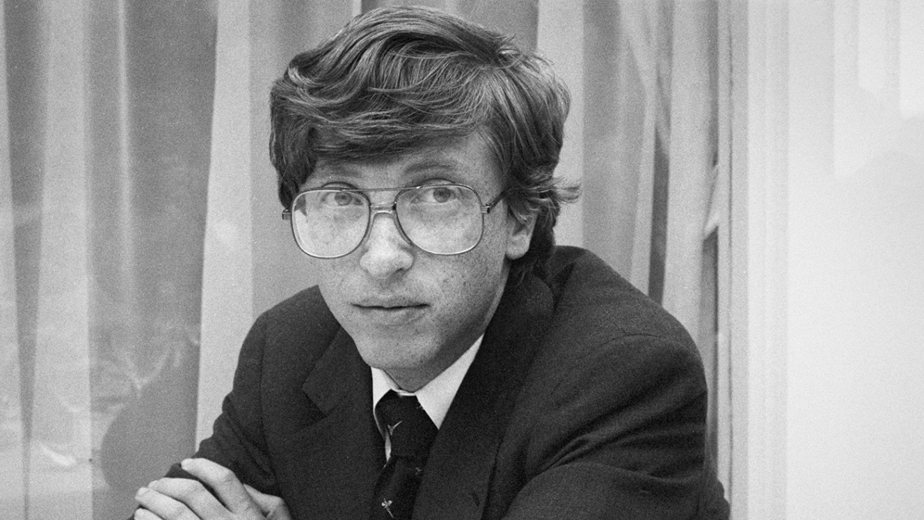 Microsoft founder and CEO Bill Gates during a press conference in Amsterdam, Netherlands, c 1986. (Photo by Gijsbert Hanekroot/Redferns)