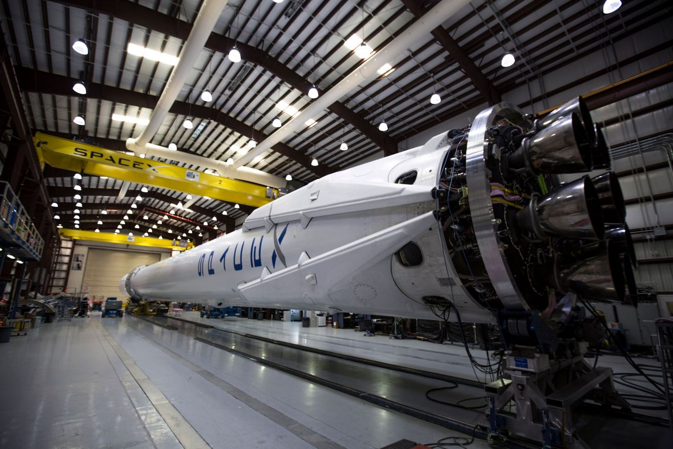 SpaceX s vesmírnym internetom nežartuje. Vypustí prvé družice