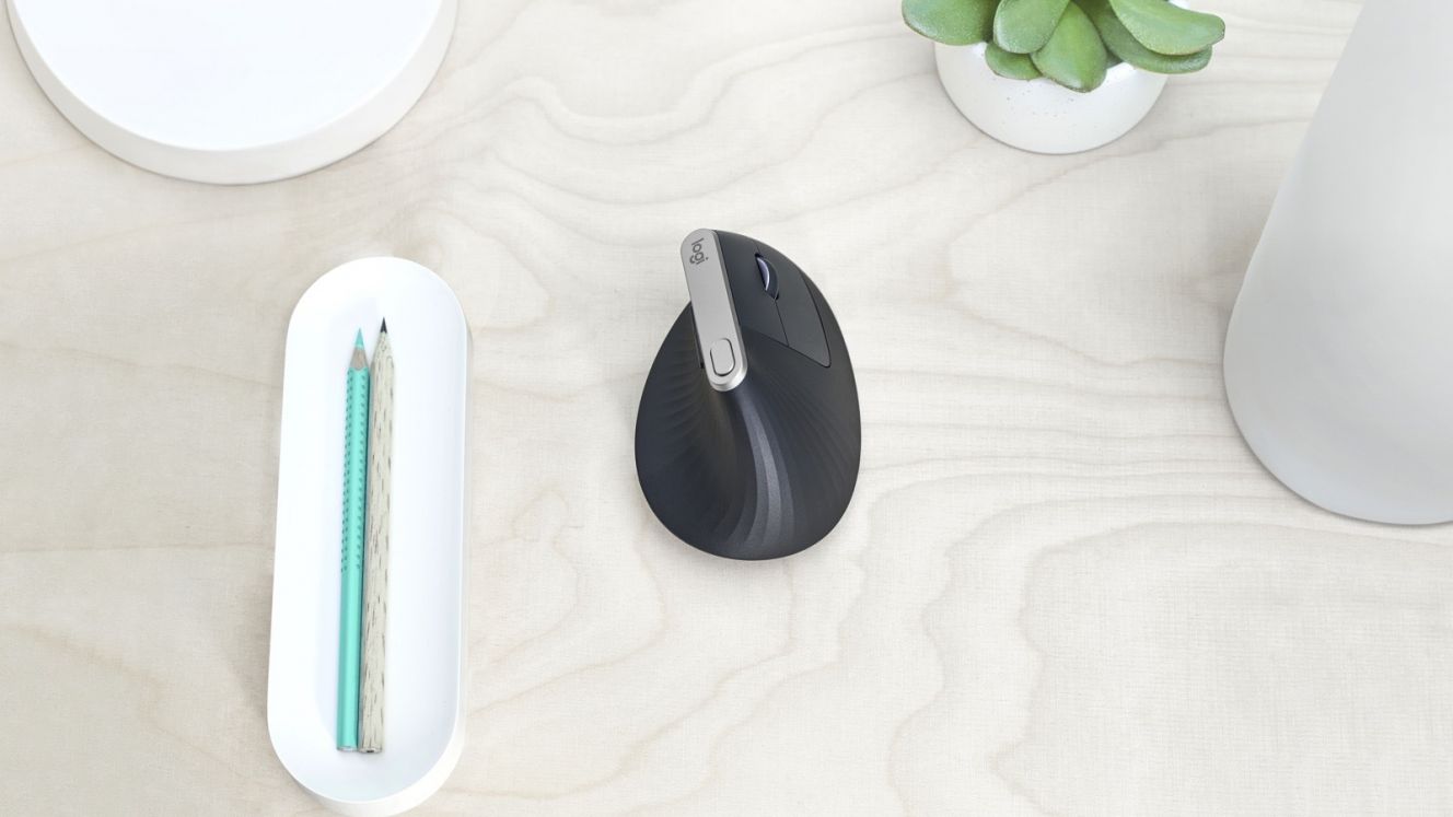 Vertikálna ergonomická myš od Logitechu sľubuje komfort pri práci