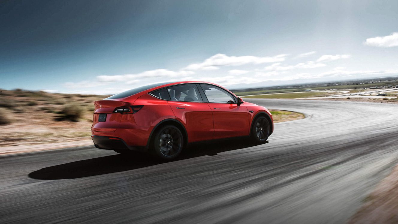 Elektromobily Tesla budú výrazne drahšie, kúpiť sa vraj oplatia teraz