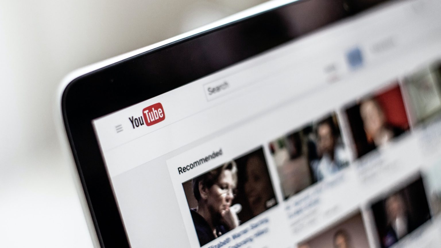 YouTube mení podmienky, reklamu zobrazí už aj v nepartnerskom obsahu