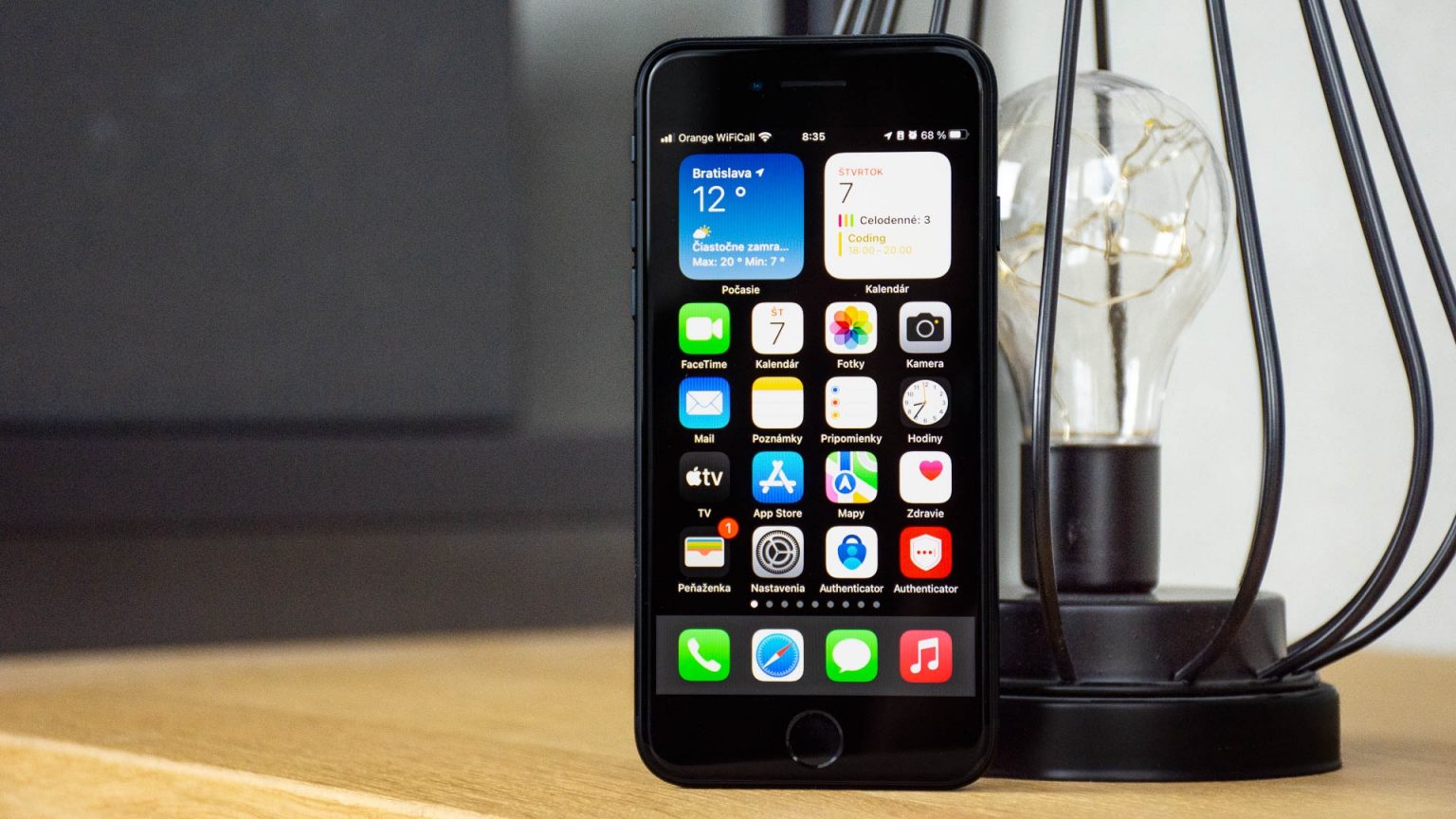 Lacný, kompaktný a predsa namakaný: iPhone SE (2022)