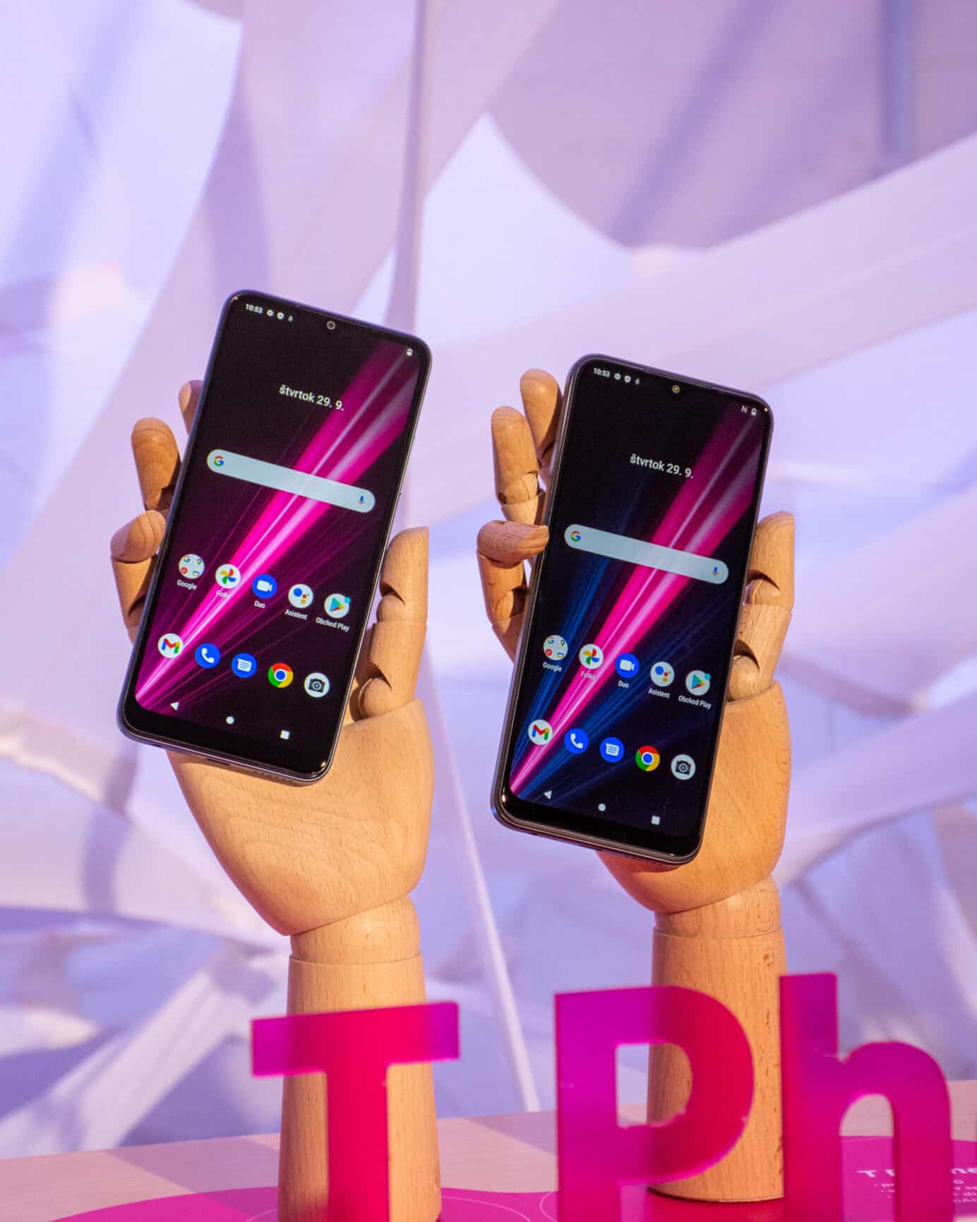 Telekom predstavil vlastné smartfóny T Phone, sú lacnou vstupenkou do sveta 5G