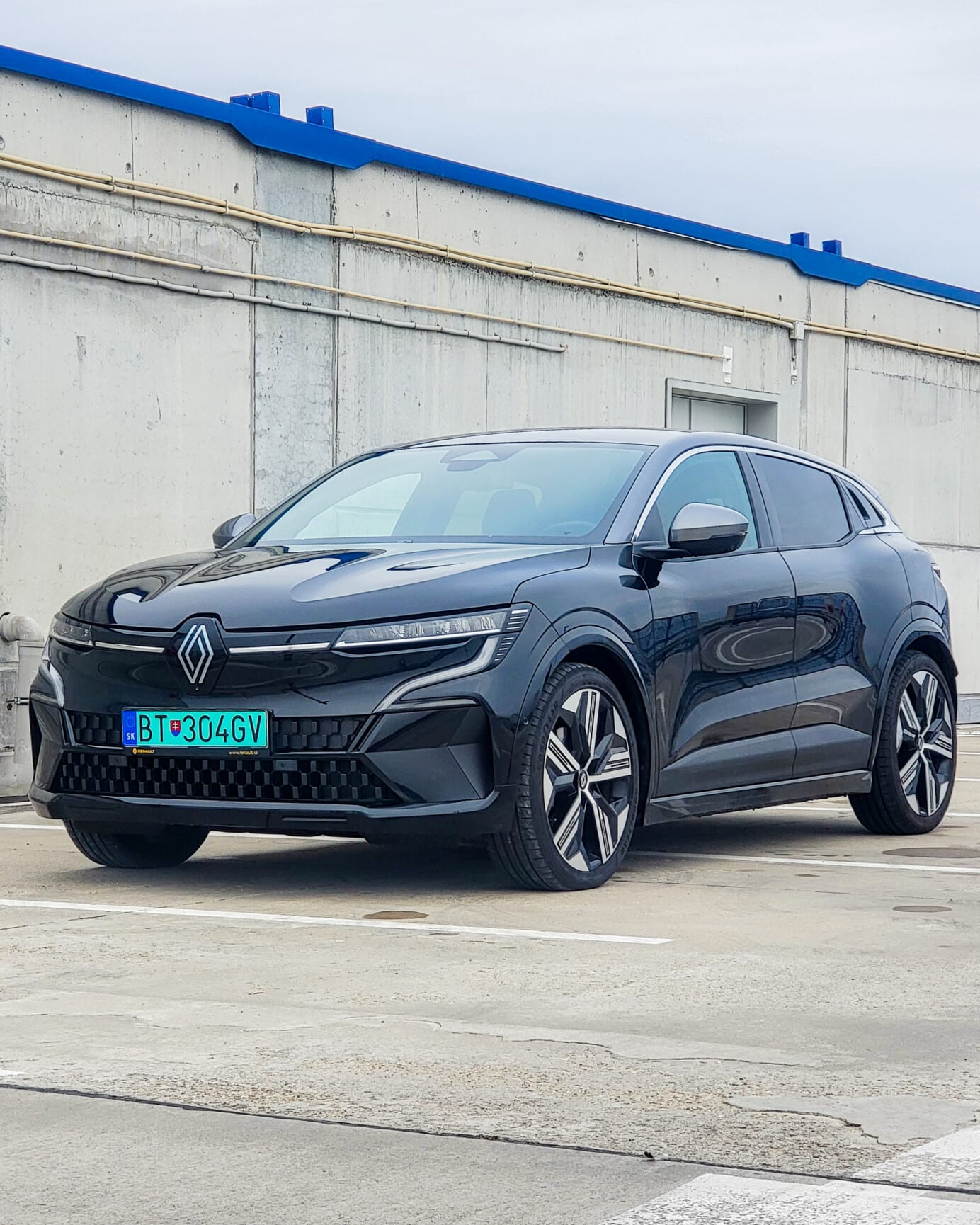 Renault Megane E-Tech - 4 DÔVODY, prečo zaujme TECH fanúšikov | VIDEO