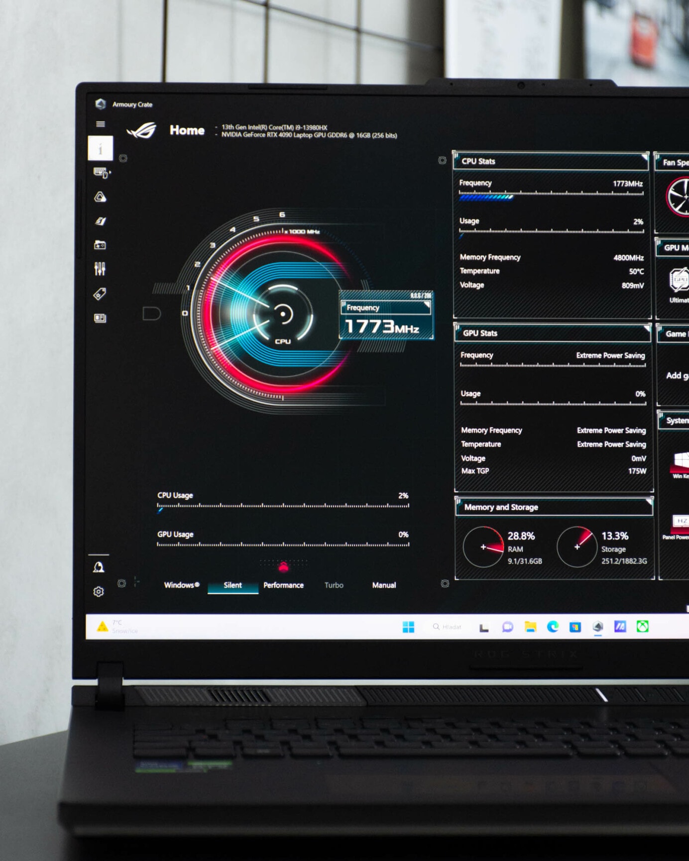 Vlajková NVIDIA GeForce RTX 4090 v tele notebooku? To je nový ROG Strix SCAR 18!