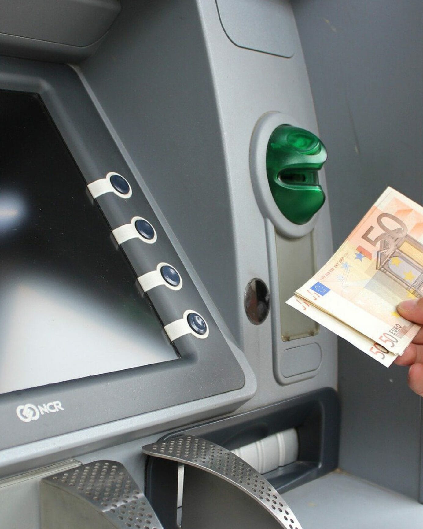 Ďalšia banka mení poplatky. Za čo všetko si priplatíte?