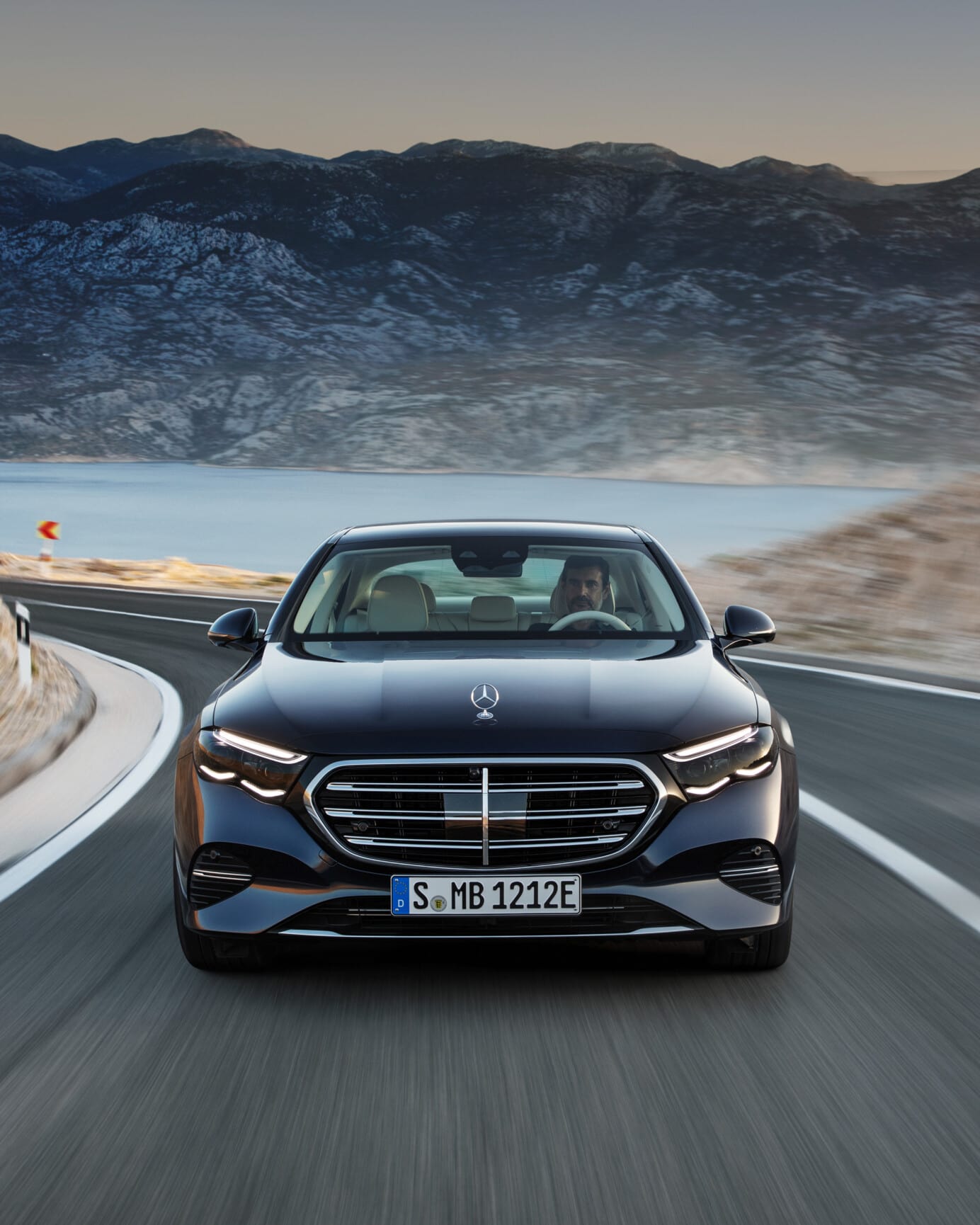 Posledný Mercedes-Benz Triedy E je na tu! Ponúkne luxus a unikátne technológie