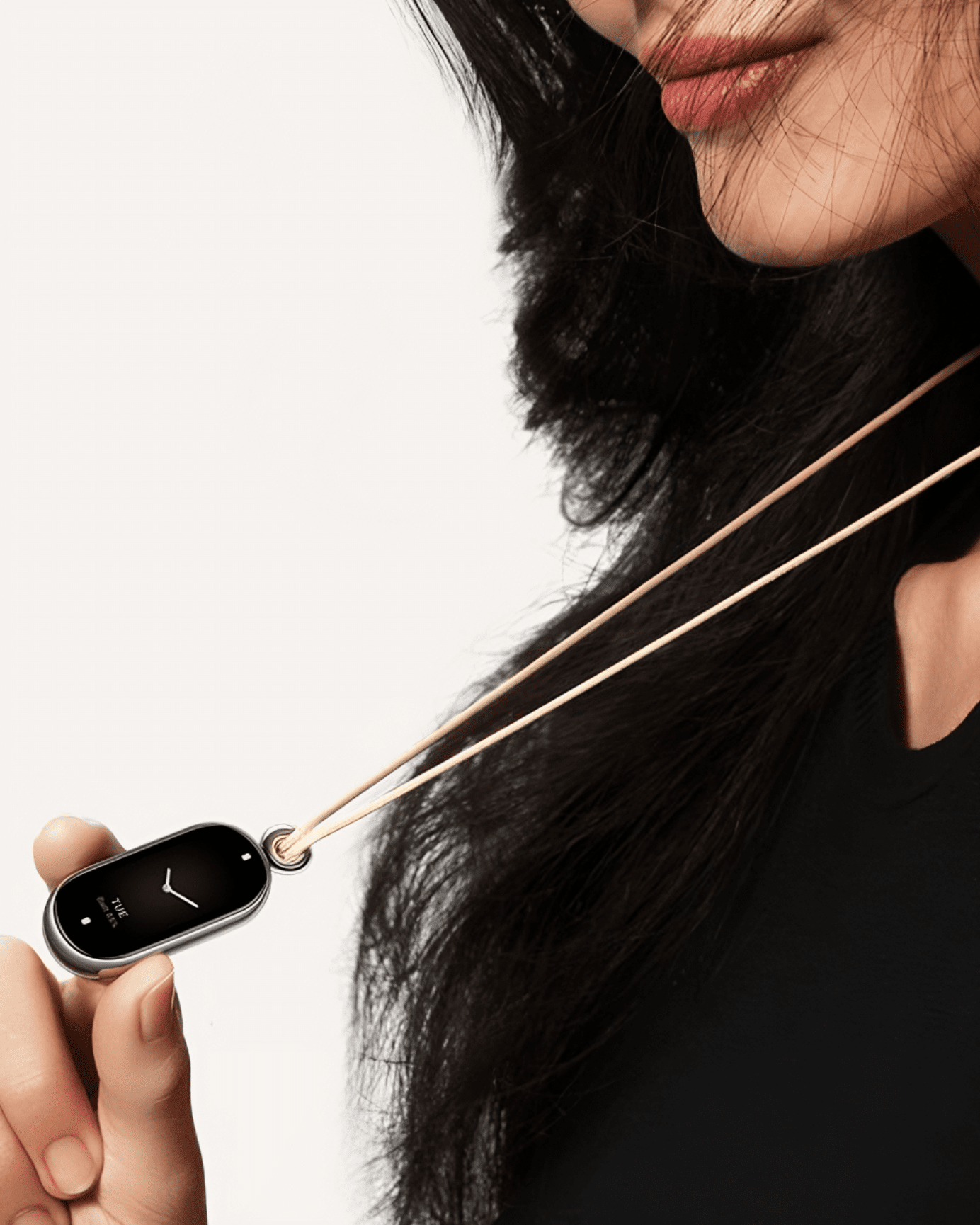Xiaomi Smart Band 8 mení hru. Budete ho používať ako náramok alebo náhrdelník?